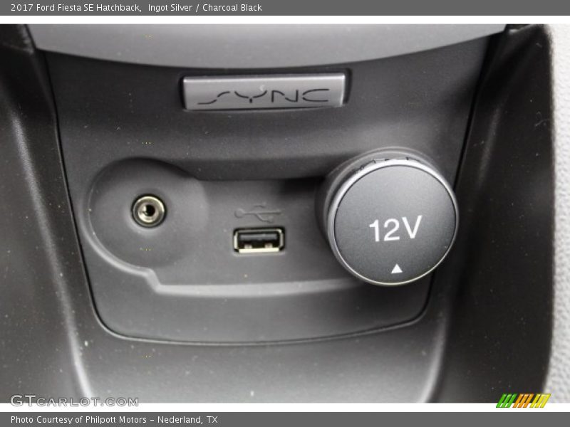 Ingot Silver / Charcoal Black 2017 Ford Fiesta SE Hatchback