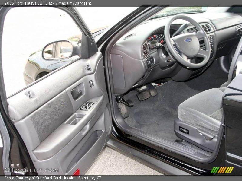 Black / Medium/Dark Flint 2005 Ford Taurus SE