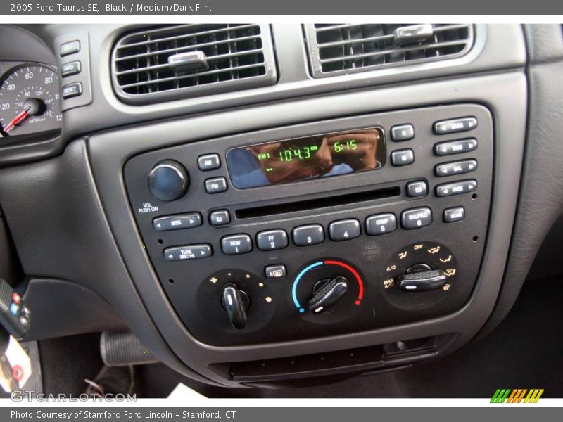 Black / Medium/Dark Flint 2005 Ford Taurus SE