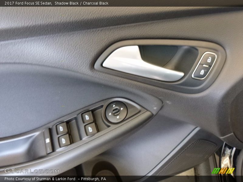 Shadow Black / Charcoal Black 2017 Ford Focus SE Sedan