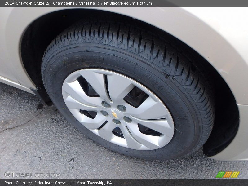 Champagne Silver Metallic / Jet Black/Medium Titanium 2014 Chevrolet Cruze LS