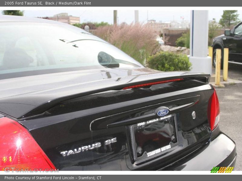 Black / Medium/Dark Flint 2005 Ford Taurus SE