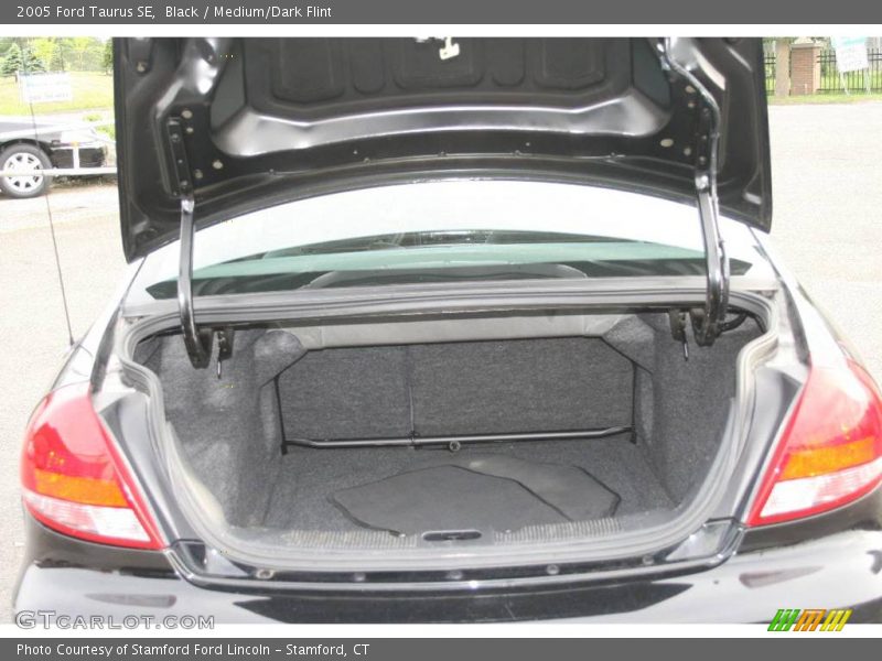 Black / Medium/Dark Flint 2005 Ford Taurus SE