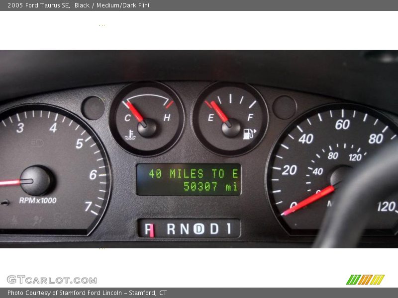 Black / Medium/Dark Flint 2005 Ford Taurus SE