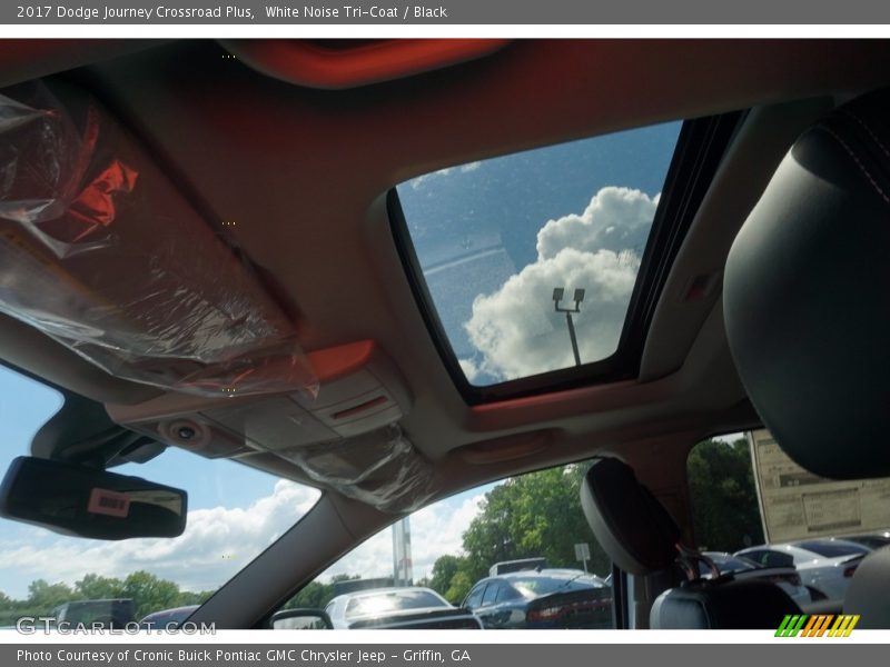 White Noise Tri-Coat / Black 2017 Dodge Journey Crossroad Plus
