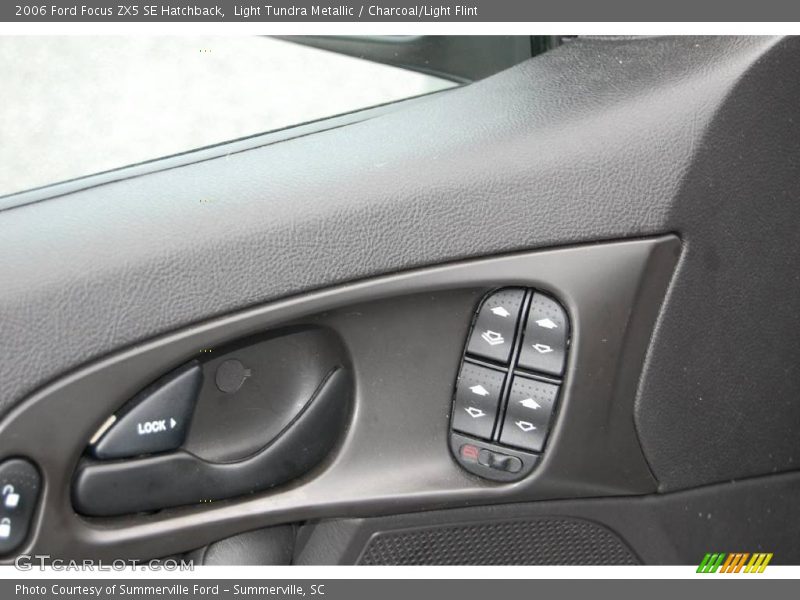 Light Tundra Metallic / Charcoal/Light Flint 2006 Ford Focus ZX5 SE Hatchback