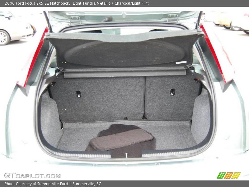Light Tundra Metallic / Charcoal/Light Flint 2006 Ford Focus ZX5 SE Hatchback