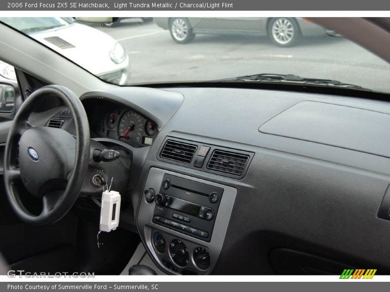 Light Tundra Metallic / Charcoal/Light Flint 2006 Ford Focus ZX5 SE Hatchback