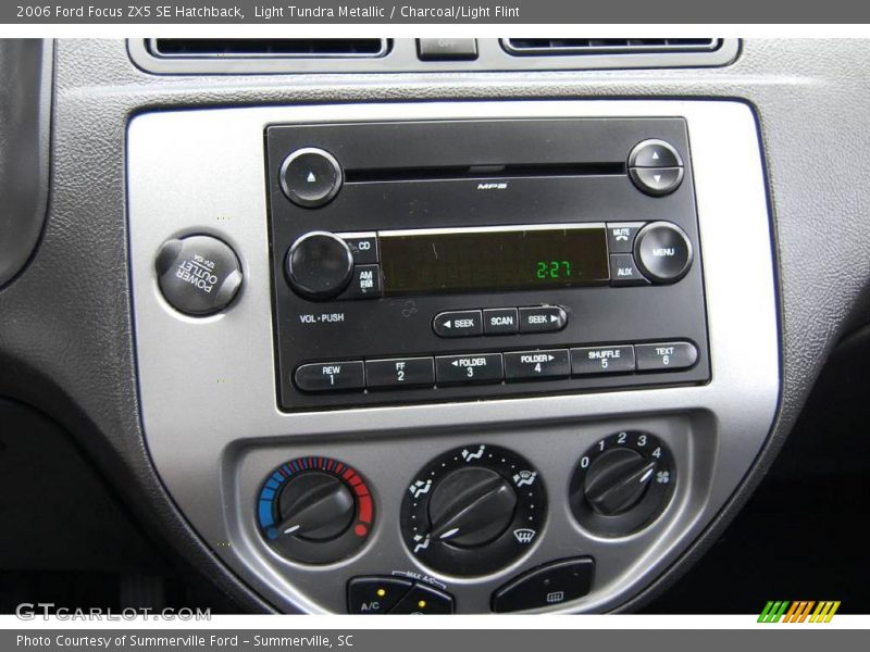 Light Tundra Metallic / Charcoal/Light Flint 2006 Ford Focus ZX5 SE Hatchback