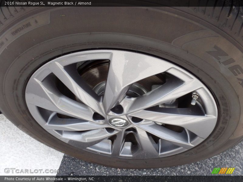 Magnetic Black / Almond 2016 Nissan Rogue SL