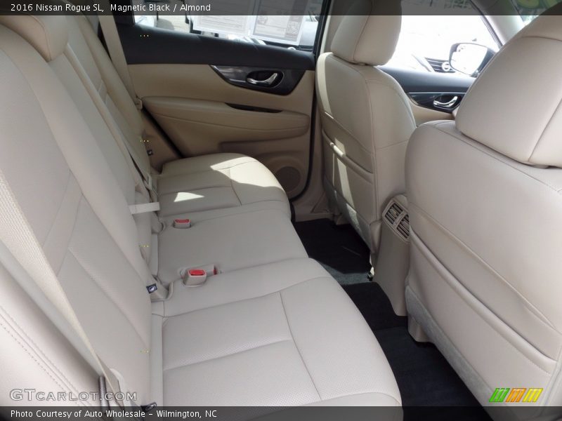 Magnetic Black / Almond 2016 Nissan Rogue SL