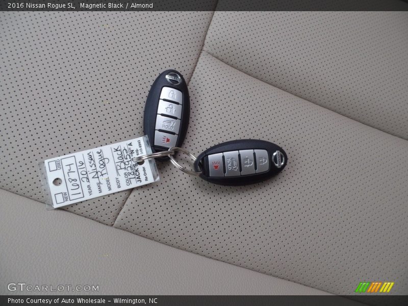 Magnetic Black / Almond 2016 Nissan Rogue SL
