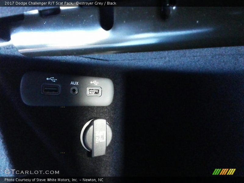 Destroyer Grey / Black 2017 Dodge Challenger R/T Scat Pack