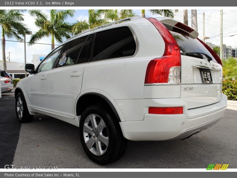 Ice White / Beige 2013 Volvo XC90 3.2