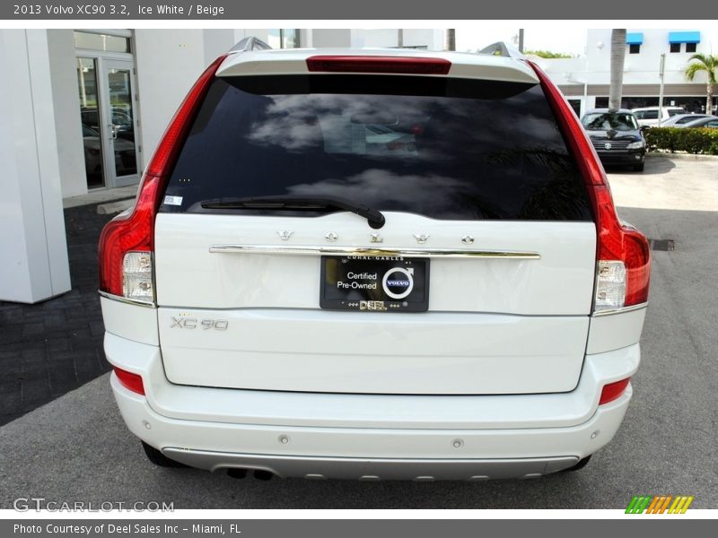 Ice White / Beige 2013 Volvo XC90 3.2