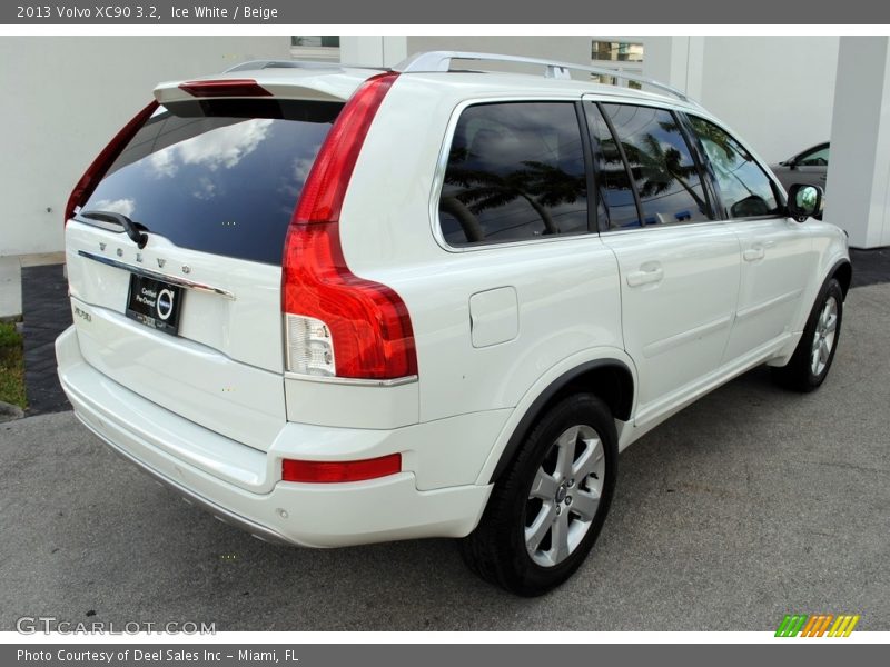 Ice White / Beige 2013 Volvo XC90 3.2