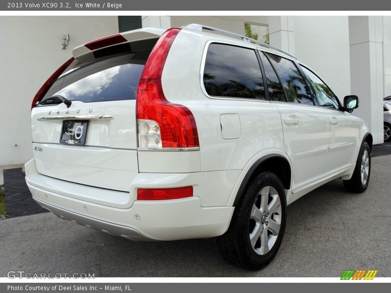 Ice White / Beige 2013 Volvo XC90 3.2