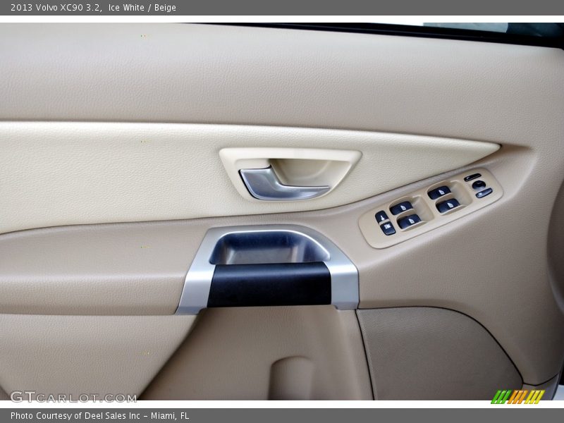 Ice White / Beige 2013 Volvo XC90 3.2