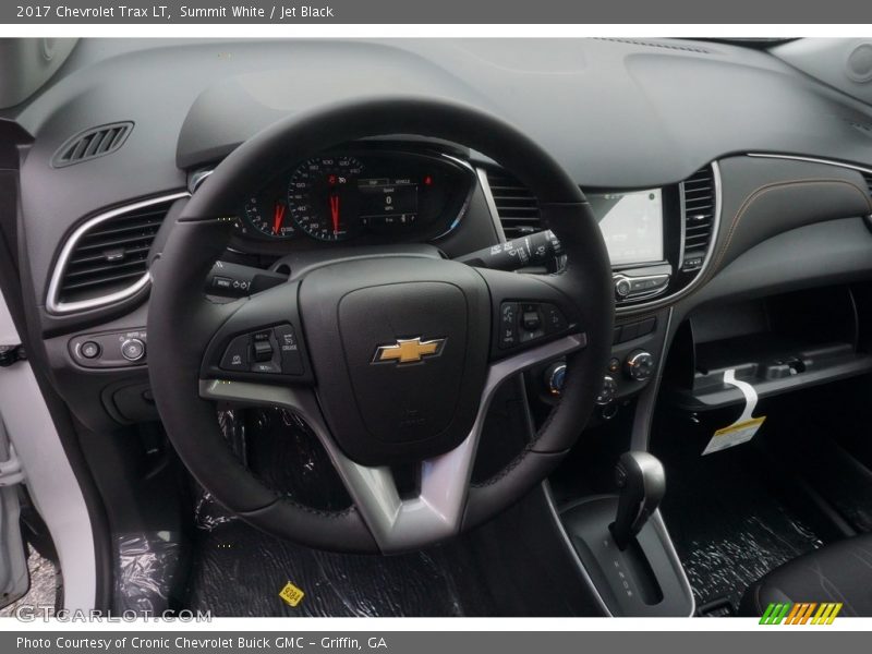 Summit White / Jet Black 2017 Chevrolet Trax LT