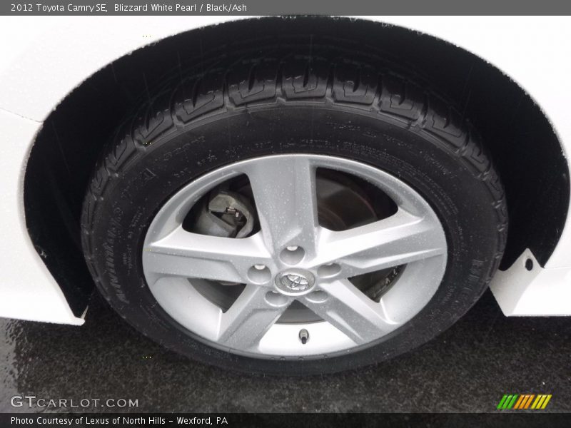 Blizzard White Pearl / Black/Ash 2012 Toyota Camry SE