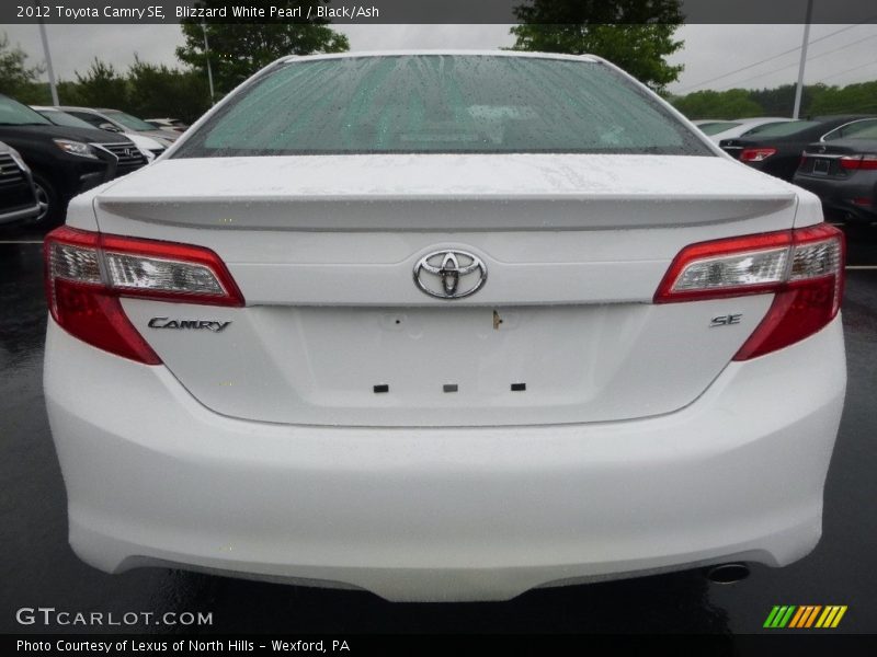 Blizzard White Pearl / Black/Ash 2012 Toyota Camry SE