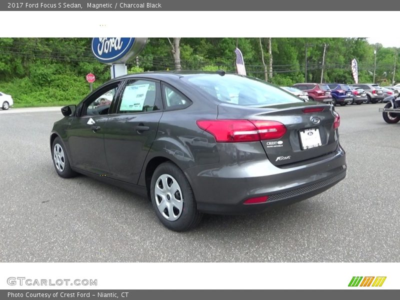 Magnetic / Charcoal Black 2017 Ford Focus S Sedan