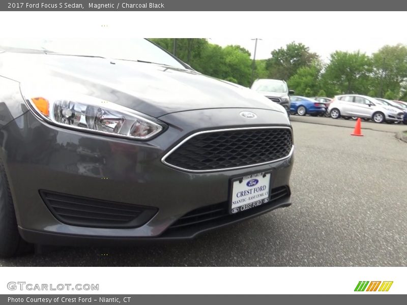 Magnetic / Charcoal Black 2017 Ford Focus S Sedan