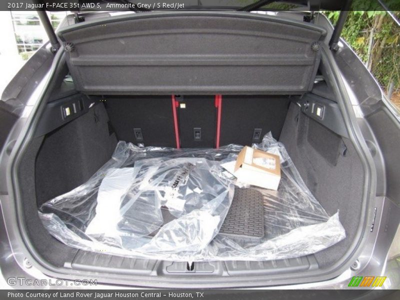  2017 F-PACE 35t AWD S Trunk