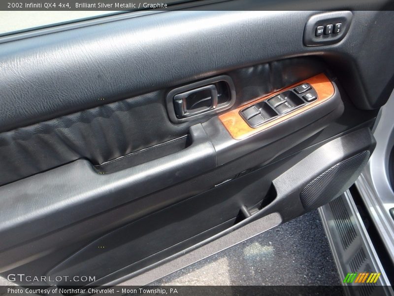 Brilliant Silver Metallic / Graphite 2002 Infiniti QX4 4x4