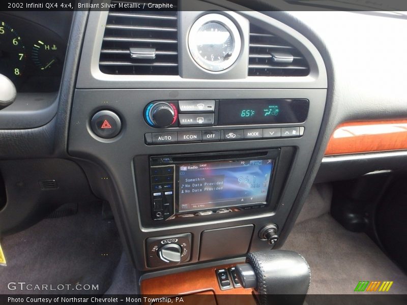 Brilliant Silver Metallic / Graphite 2002 Infiniti QX4 4x4