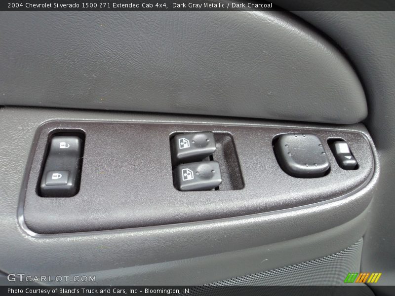 Dark Gray Metallic / Dark Charcoal 2004 Chevrolet Silverado 1500 Z71 Extended Cab 4x4