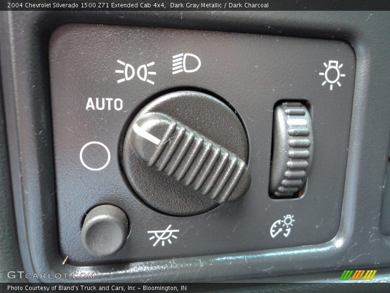 Dark Gray Metallic / Dark Charcoal 2004 Chevrolet Silverado 1500 Z71 Extended Cab 4x4