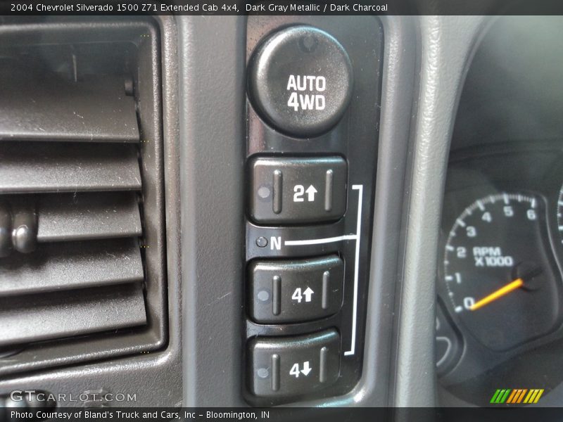 Dark Gray Metallic / Dark Charcoal 2004 Chevrolet Silverado 1500 Z71 Extended Cab 4x4