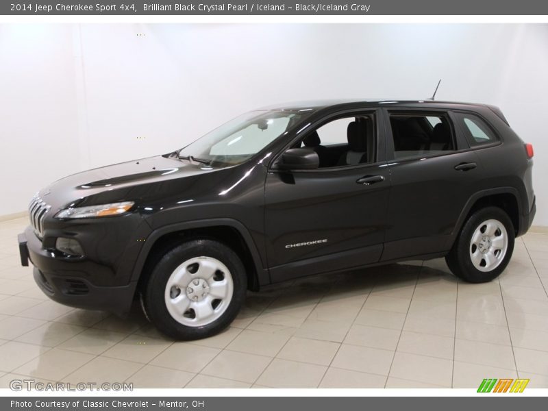 Front 3/4 View of 2014 Cherokee Sport 4x4