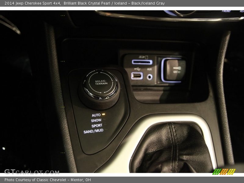 Brilliant Black Crystal Pearl / Iceland - Black/Iceland Gray 2014 Jeep Cherokee Sport 4x4