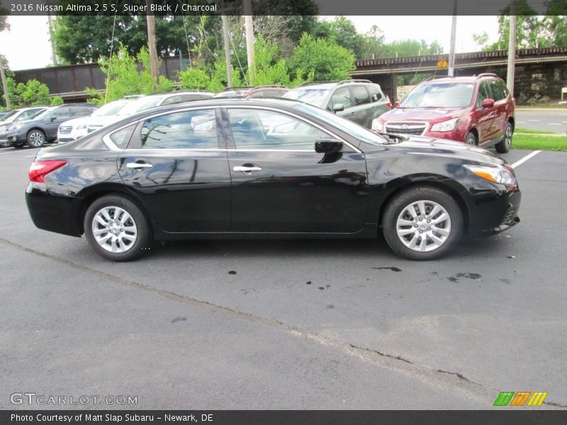 Super Black / Charcoal 2016 Nissan Altima 2.5 S