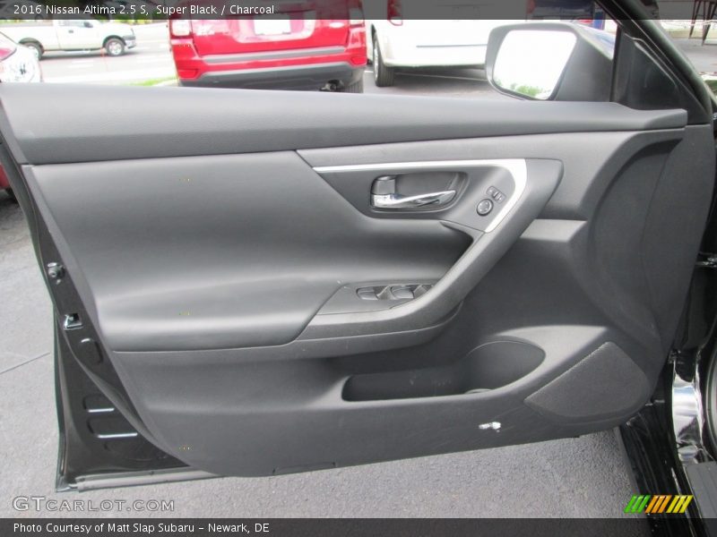 Super Black / Charcoal 2016 Nissan Altima 2.5 S