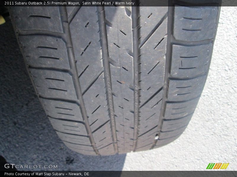Satin White Pearl / Warm Ivory 2011 Subaru Outback 2.5i Premium Wagon