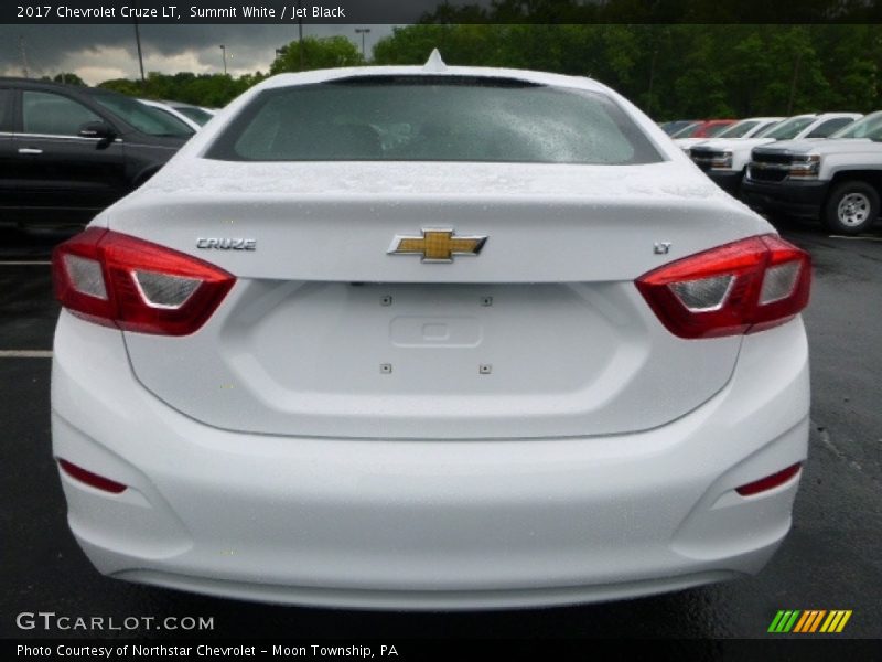 Summit White / Jet Black 2017 Chevrolet Cruze LT