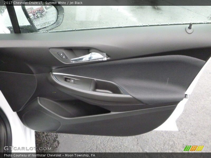Summit White / Jet Black 2017 Chevrolet Cruze LT