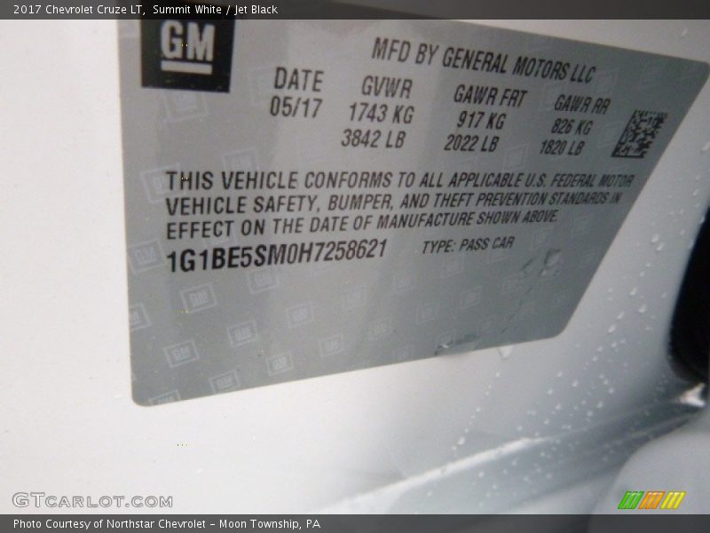 Summit White / Jet Black 2017 Chevrolet Cruze LT