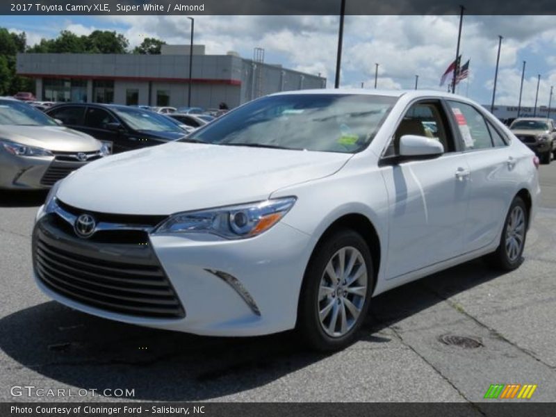 Super White / Almond 2017 Toyota Camry XLE