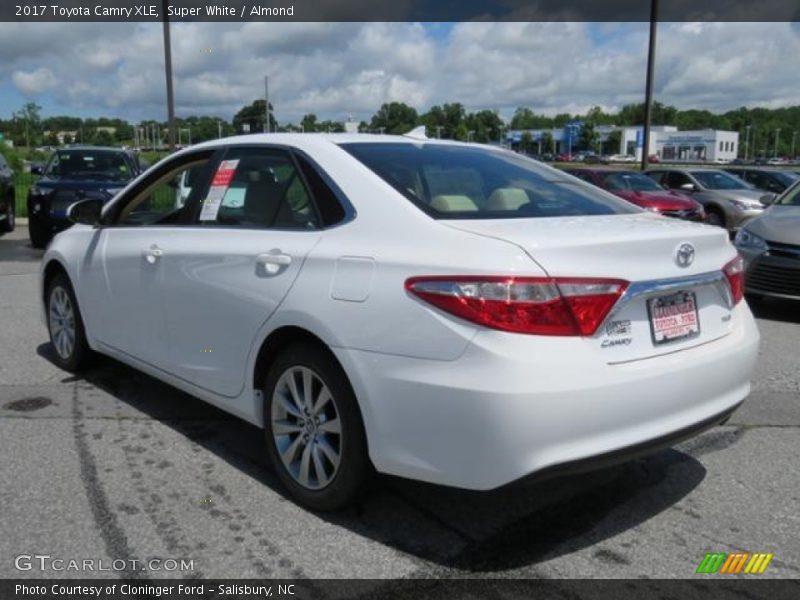 Super White / Almond 2017 Toyota Camry XLE