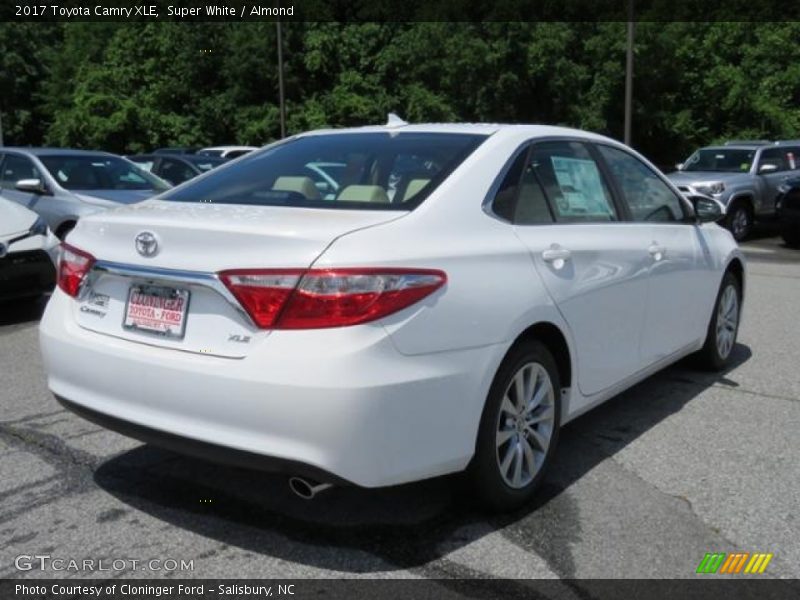 Super White / Almond 2017 Toyota Camry XLE