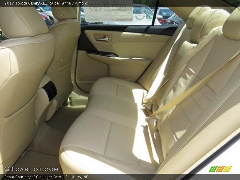 Super White / Almond 2017 Toyota Camry XLE