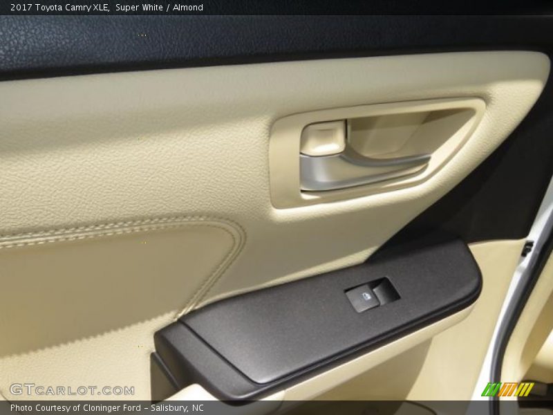 Super White / Almond 2017 Toyota Camry XLE