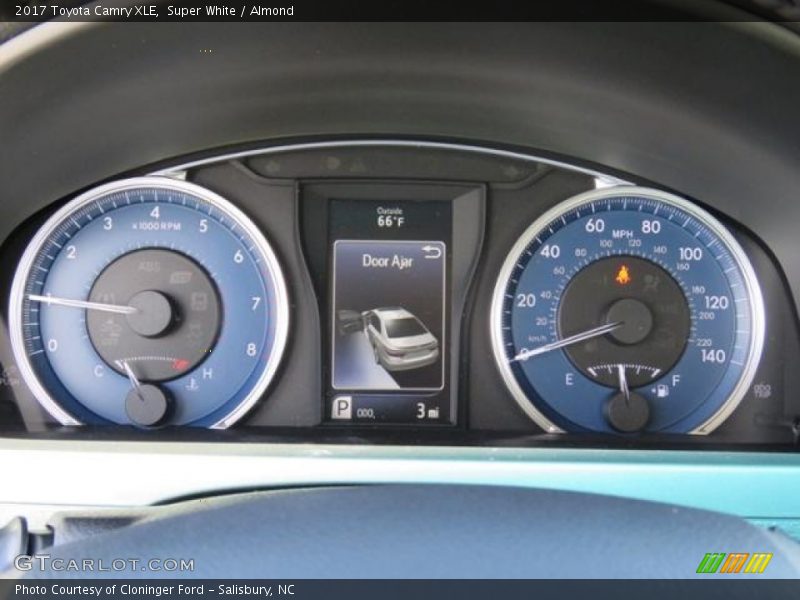 Super White / Almond 2017 Toyota Camry XLE