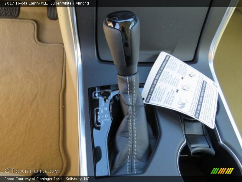 Super White / Almond 2017 Toyota Camry XLE