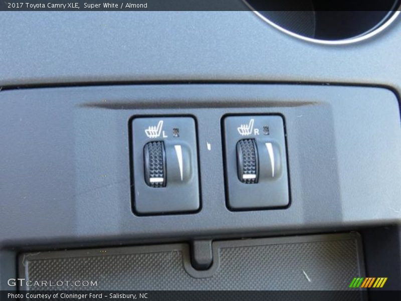 Super White / Almond 2017 Toyota Camry XLE