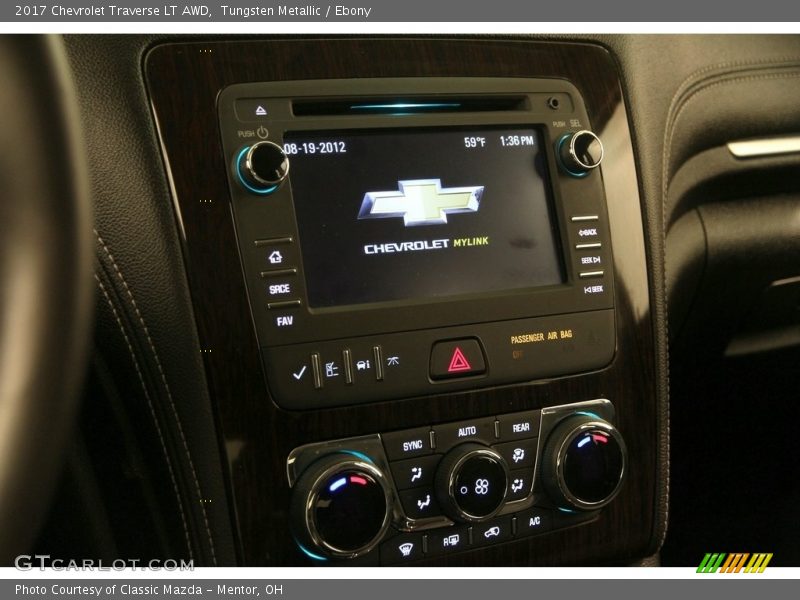 Tungsten Metallic / Ebony 2017 Chevrolet Traverse LT AWD